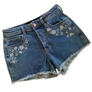 Hollister High Rise Boyfriend denim Shorts Floral Embroidery Button Fly Size 26